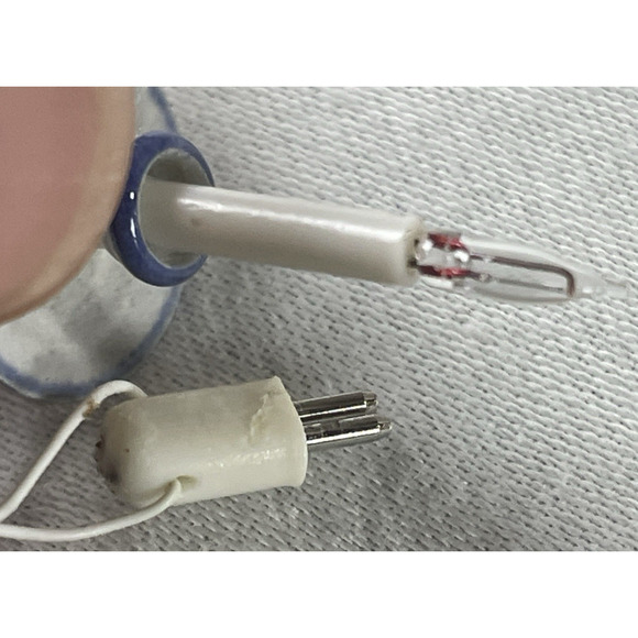 Artisan Made Dollhouse Miniature 1:24 Bedroom Set Bed Dresser Chest Curtain Rug - Picture 11 of 11